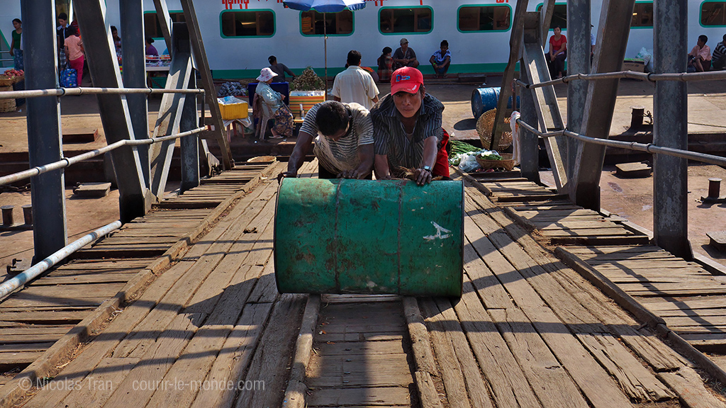 Bord de la riviere Yangon